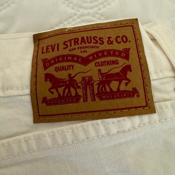 Levi's® HIGH RISE WOMEN'S CUFFED SHORTS Off White Size 33  4” inseams/stretch - Picture 8 of 13